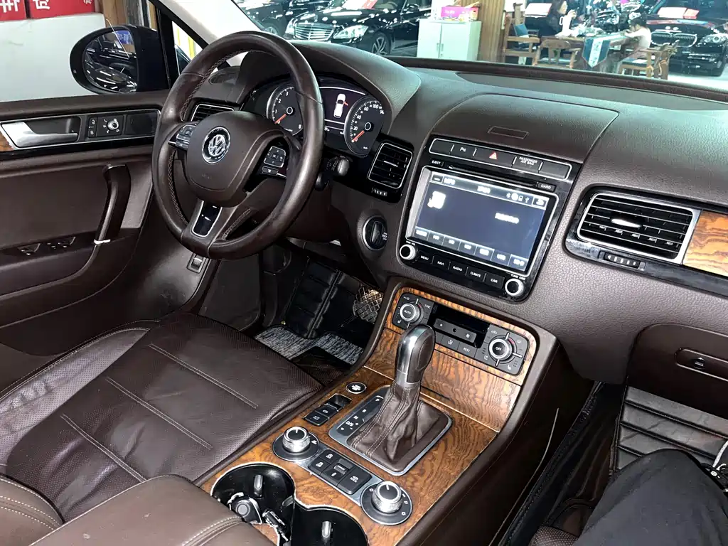 Volkswagen Touareg 2017 — фото 15