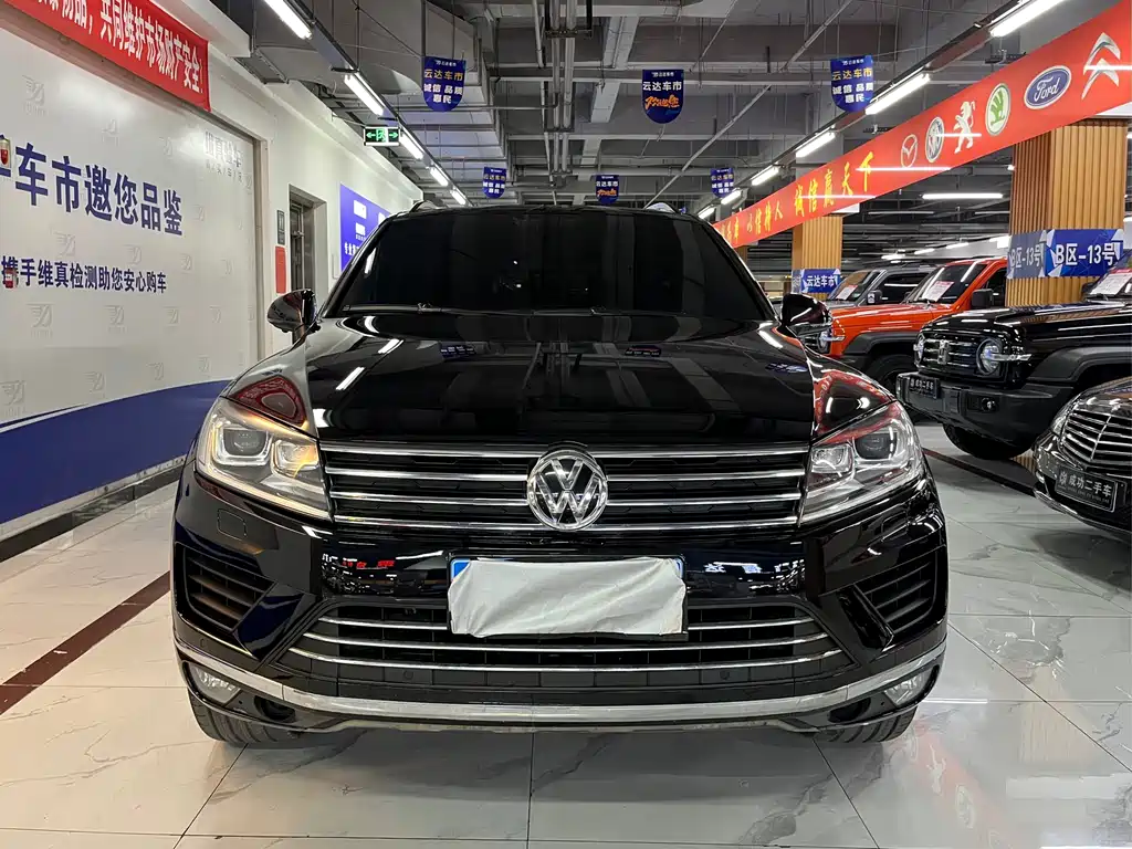 Volkswagen Touareg 2017 — фото 1