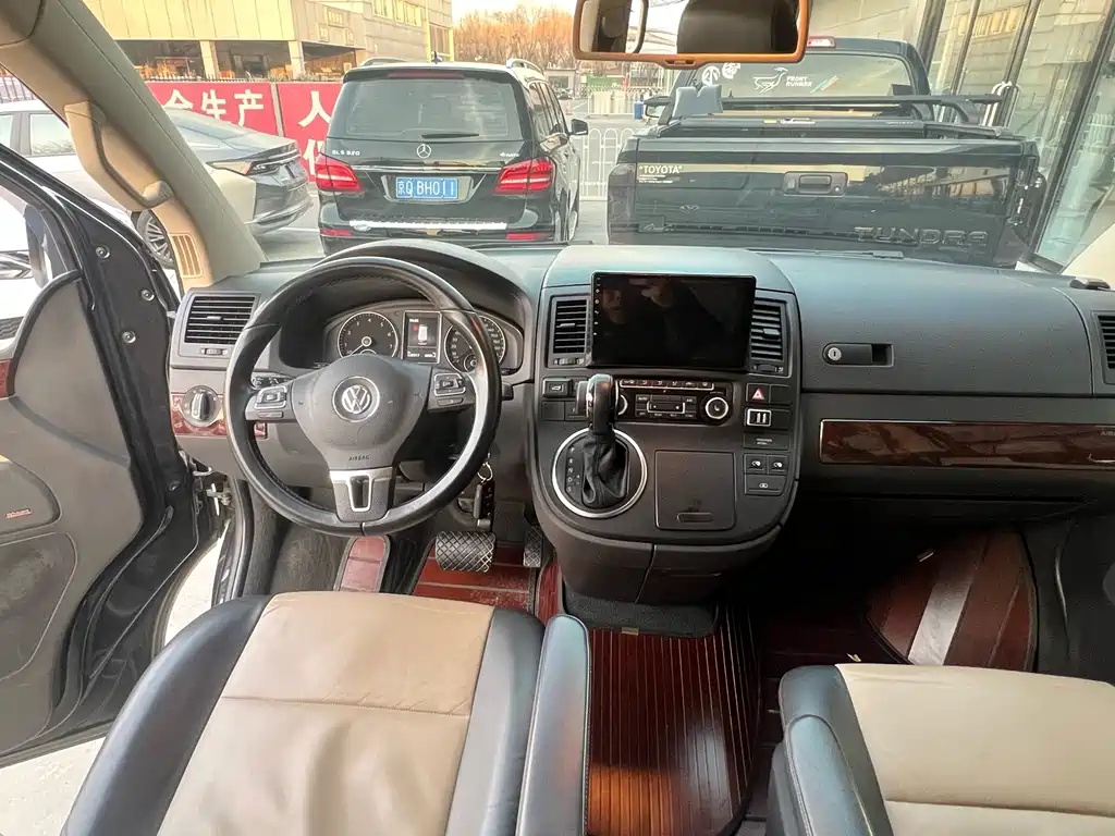 Volkswagen Multivan 2015 — фото 12