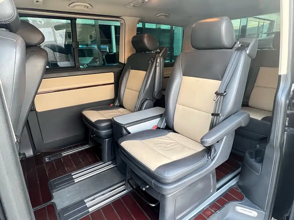 Volkswagen Multivan 2015 — фото 10