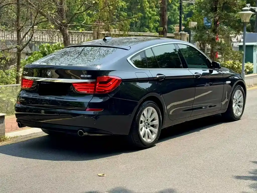 BMW 5 Series GT 2014 — фото 16
