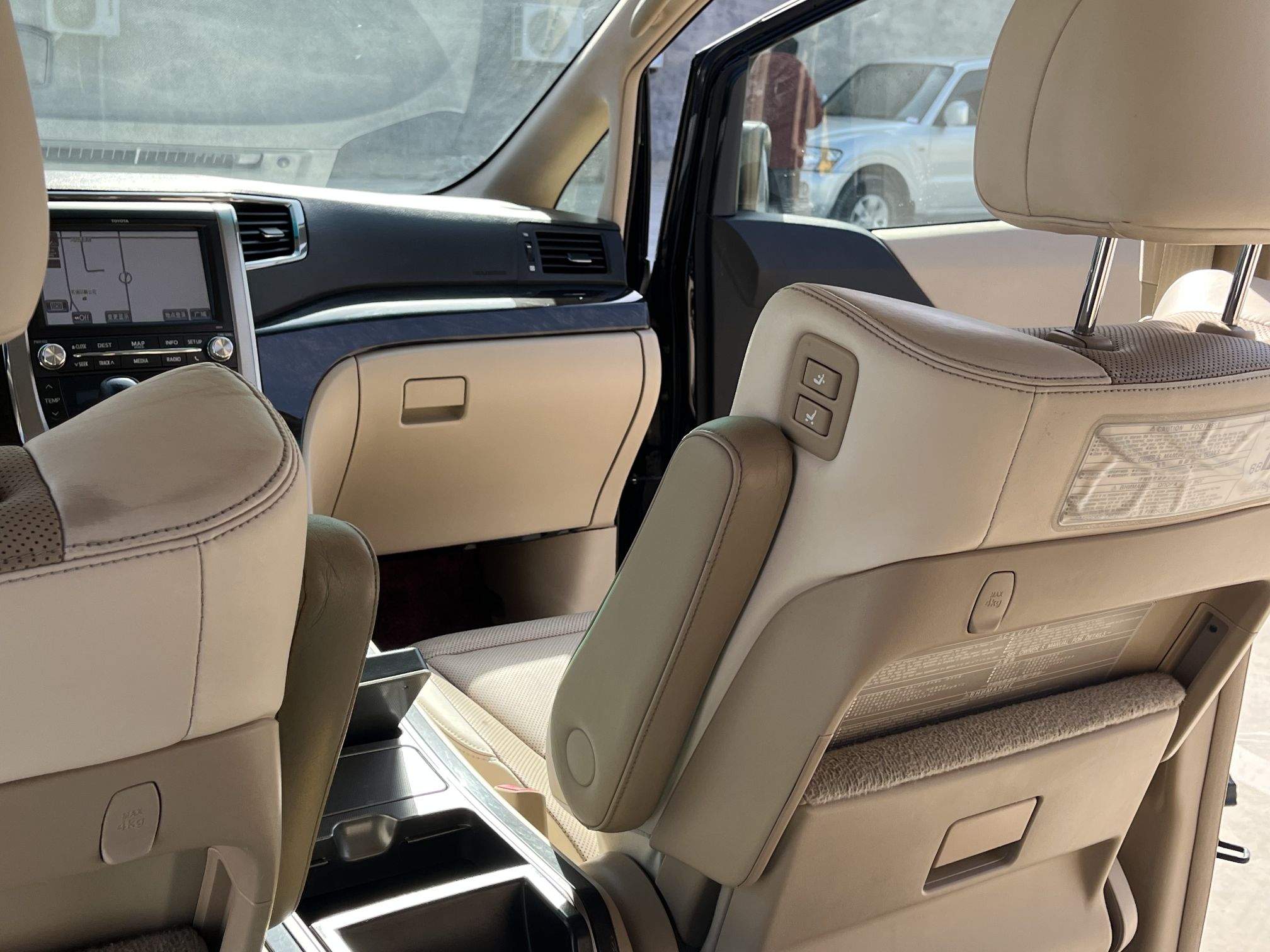 Toyota Alphard 2015 — фото 13