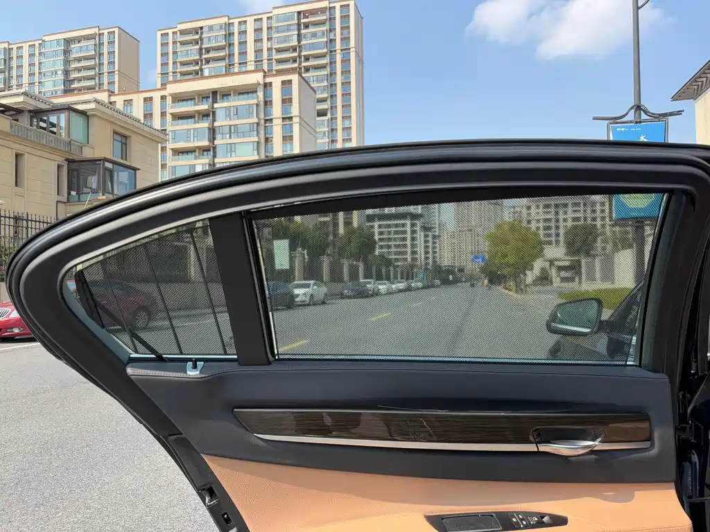 BMW 7 Series 2015 — фото 14