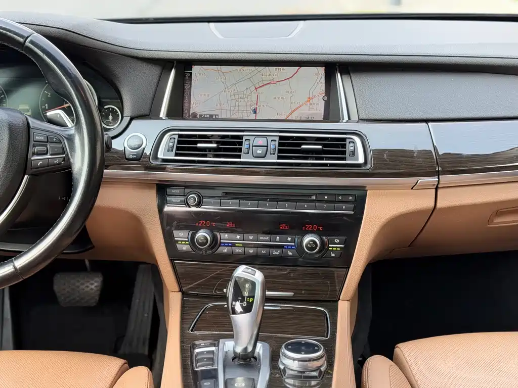 BMW 7 Series 2015 — фото 10