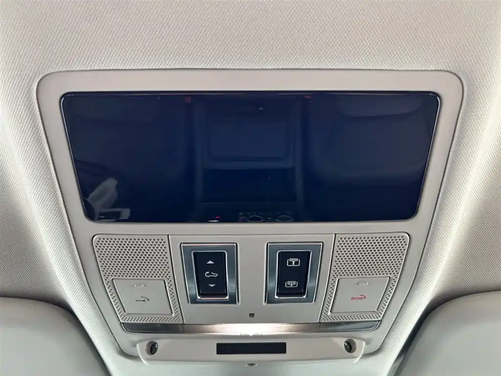 Land Rover Defender 2023 — фото 20