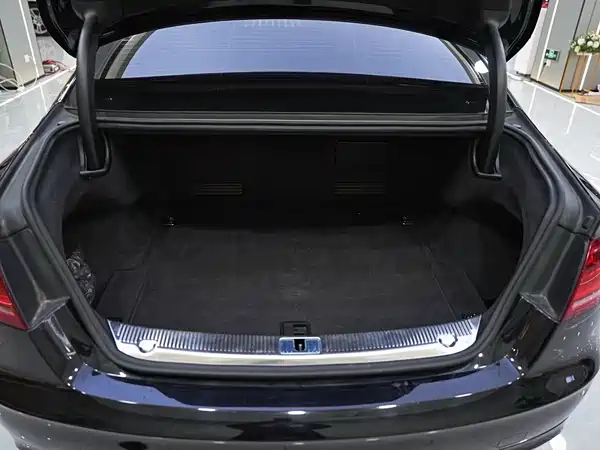 Audi S8 2013