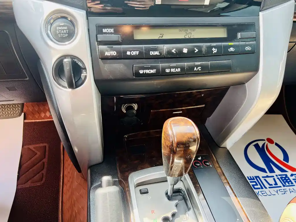 Toyota Land Cruiser 2015 — фото 12