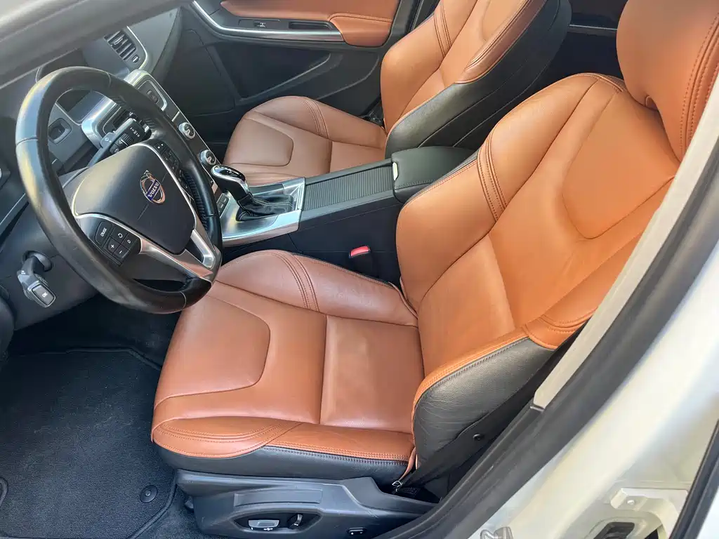 Volvo S60 PHEV 2015 — фото 12