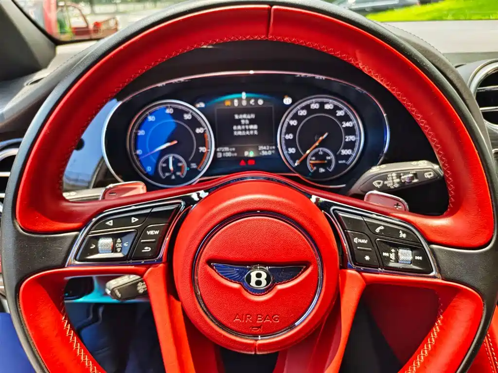 Bentley Bentayga 2018 — фото 10