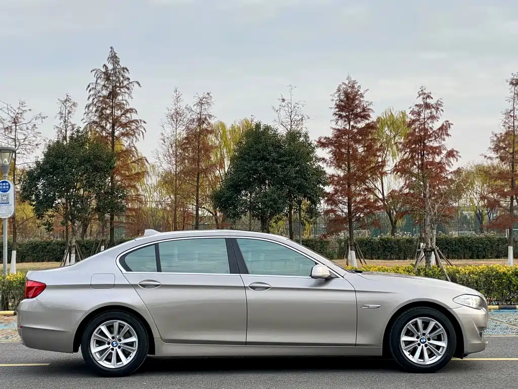 BMW 5 Series 2012 — фото 8