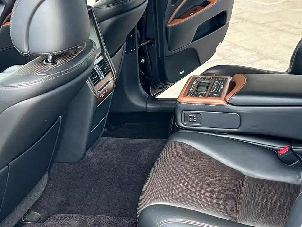 Lexus LS 2013 — фото 26