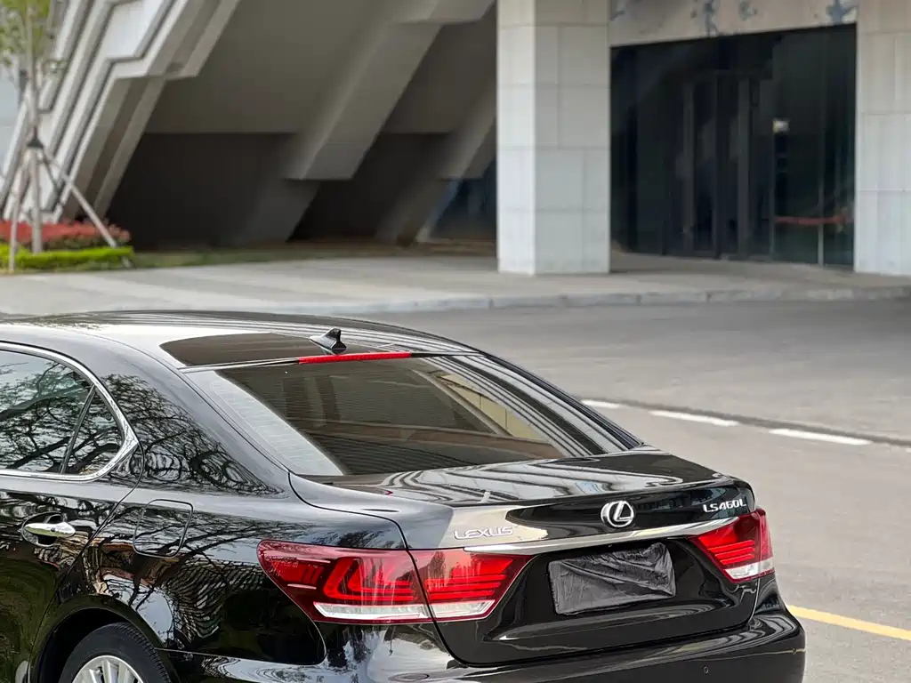 Lexus LS 2013 — фото 13