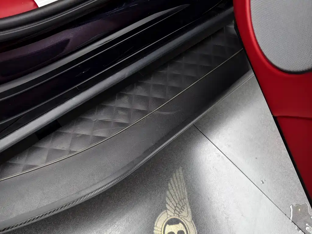 Bentley Bentayga 2021 — фото 14