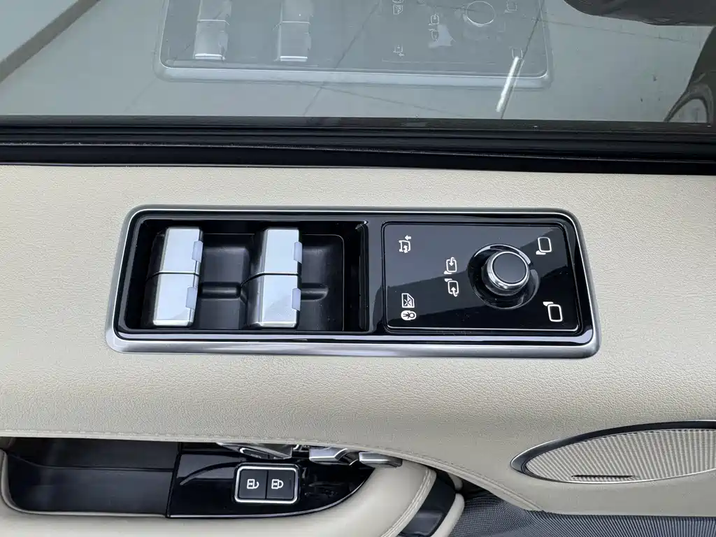 Land Rover Range Rover 2022 — фото 24