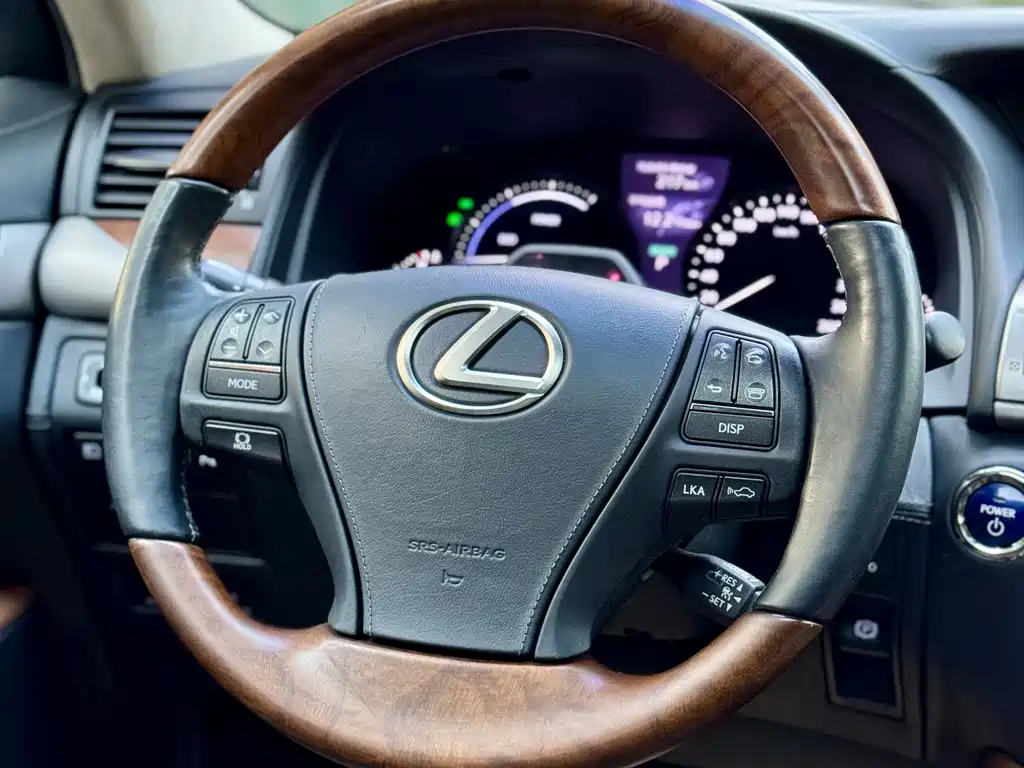 Lexus LS 2013 — фото 11