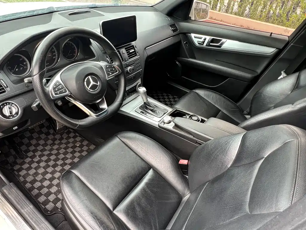 Mercedes-Benz C-Class 2010 — фото 9