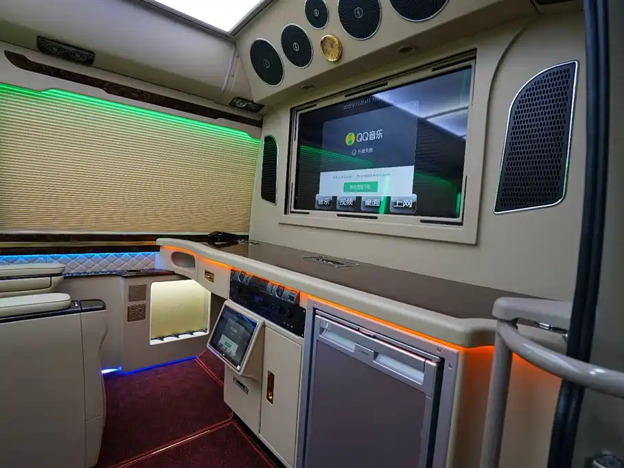 Toyota Coaster 2018 — фото 10