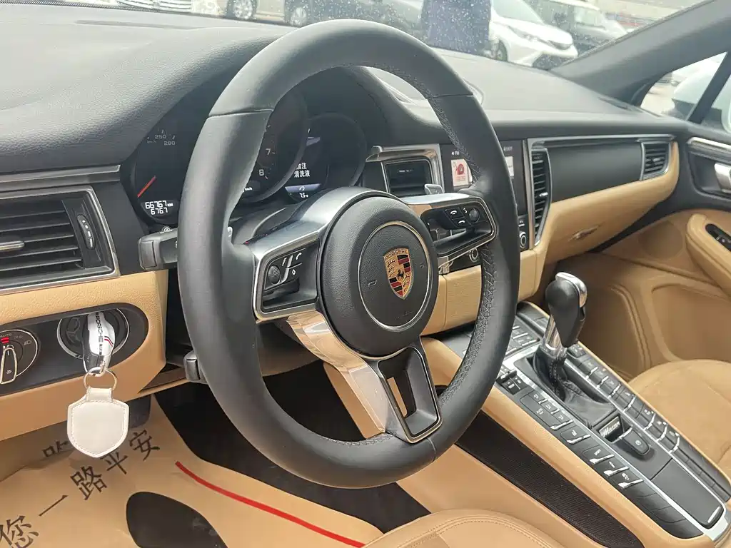 Porsche Macan 2018 — фото 11