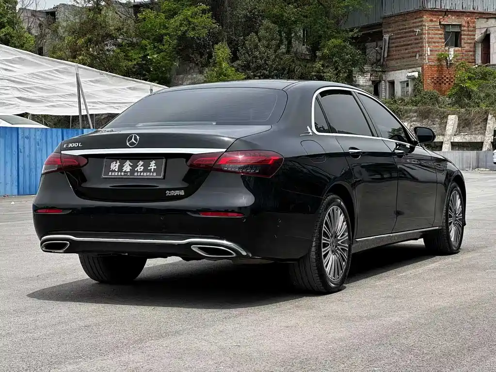 Mercedes-Benz E-Class 2023 — фото 16