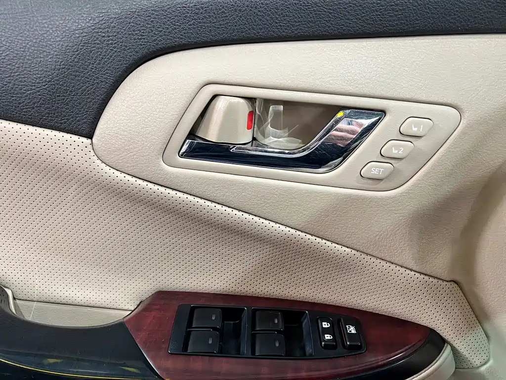 Toyota Crown 2010 — фото 19