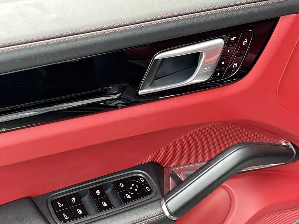 Porsche Cayenne 2020 — фото 16