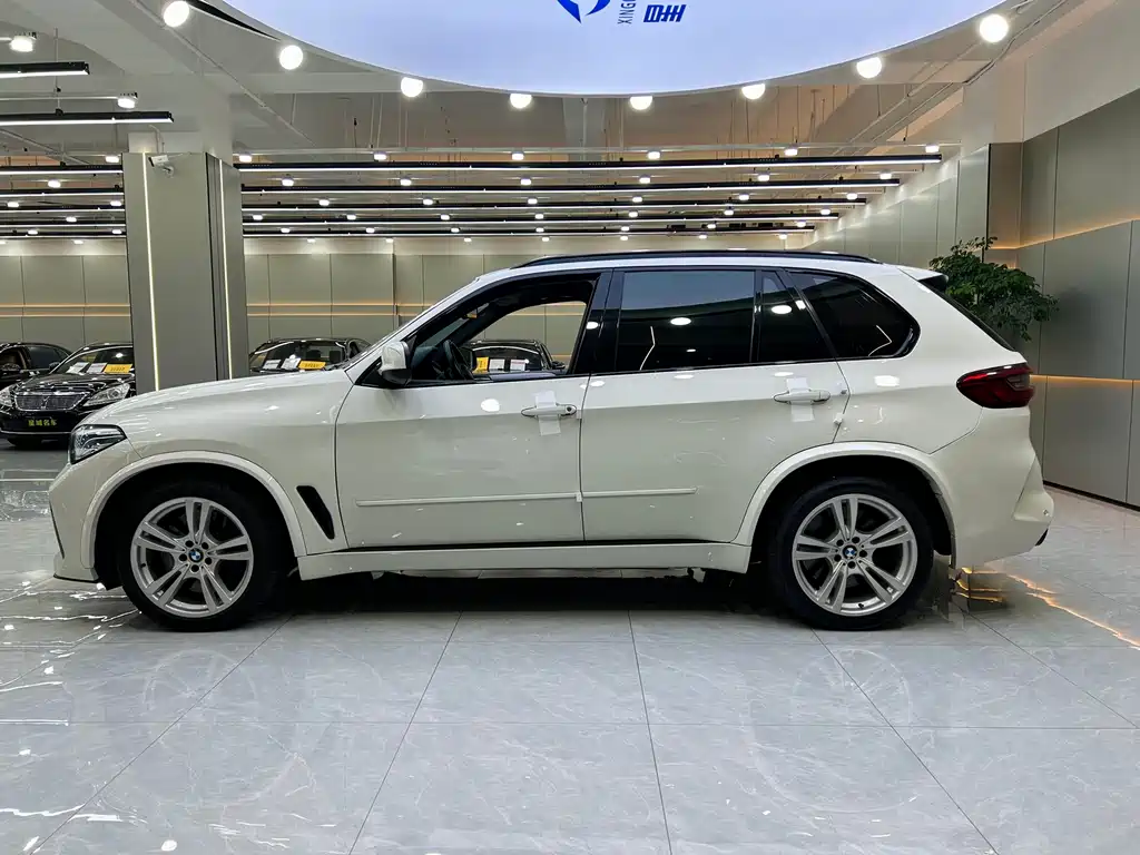 BMW X5 M 2012 — фото 9