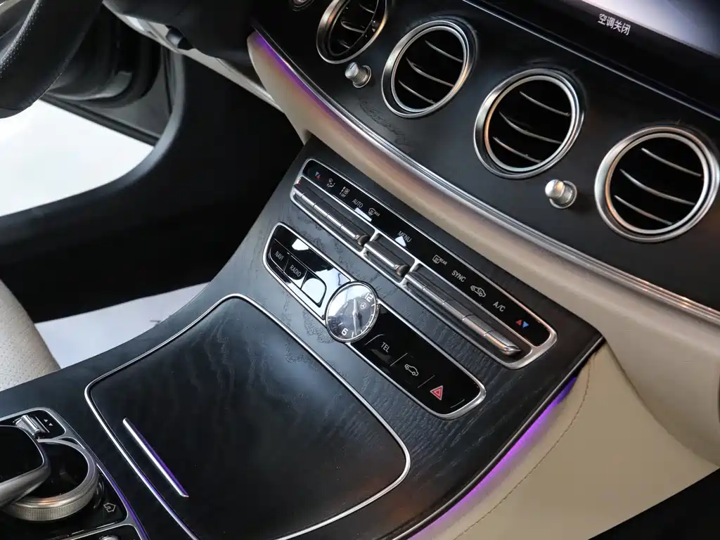 Mercedes-Benz E-Class 2018 — фото 11