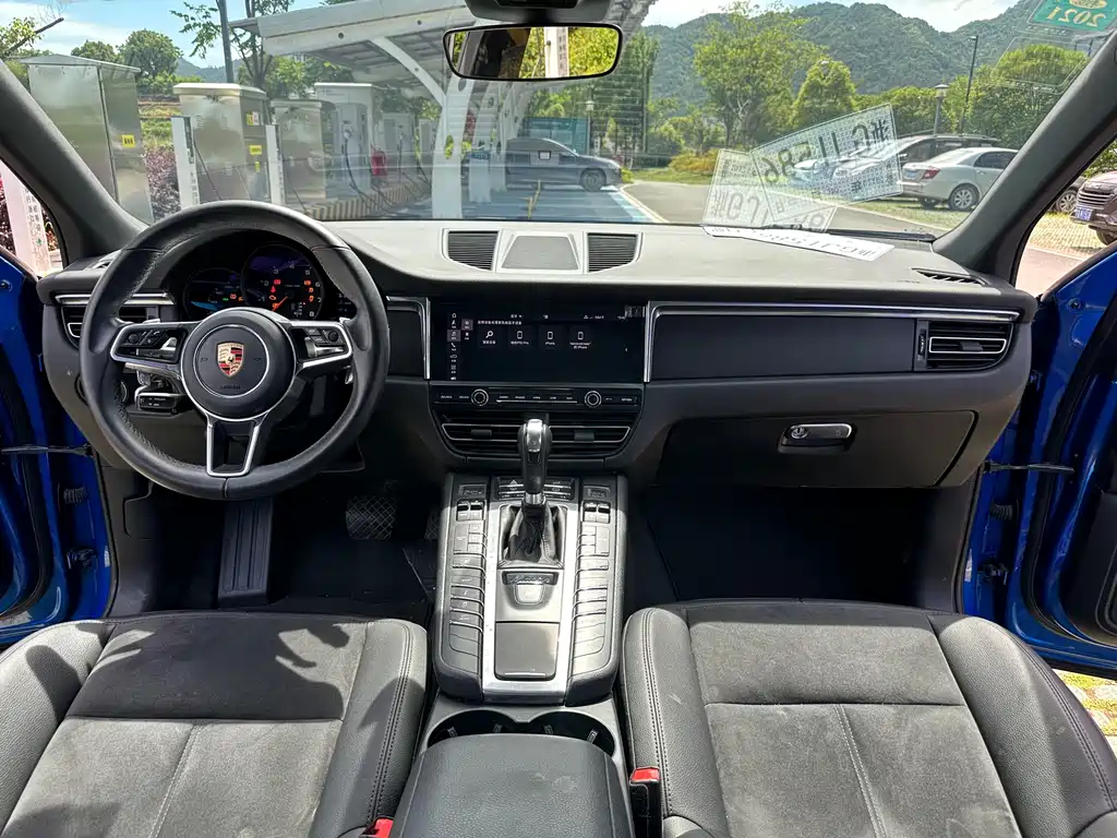Porsche Macan 2019 — фото 11