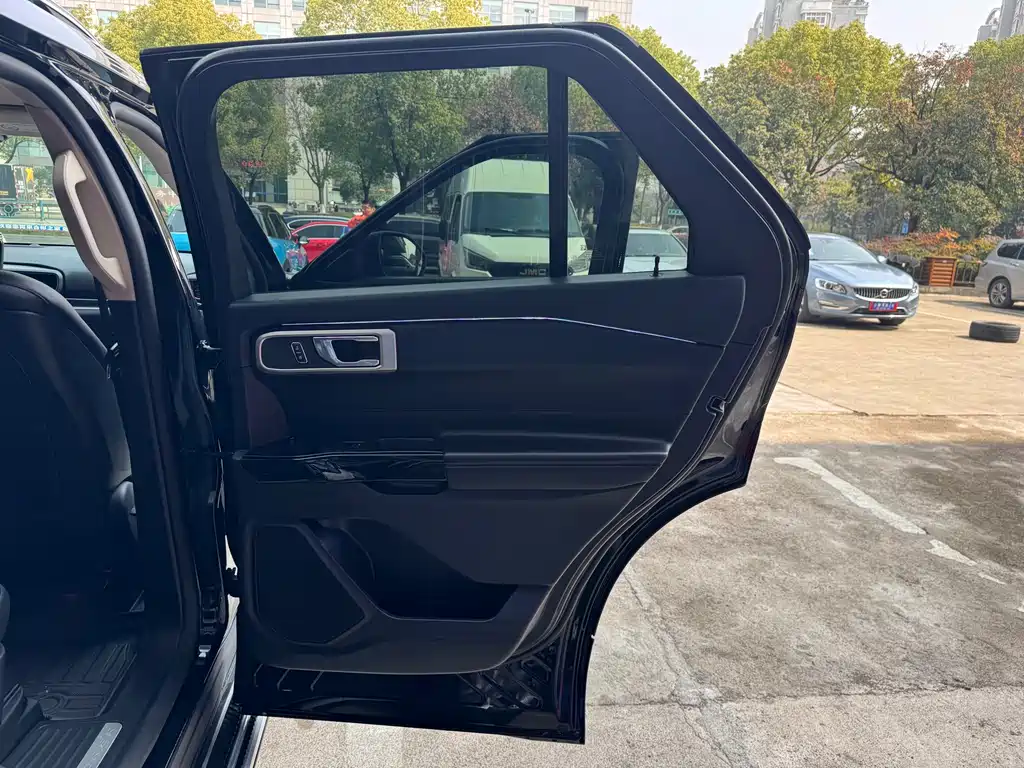 Ford Explorer 2020 — фото 17