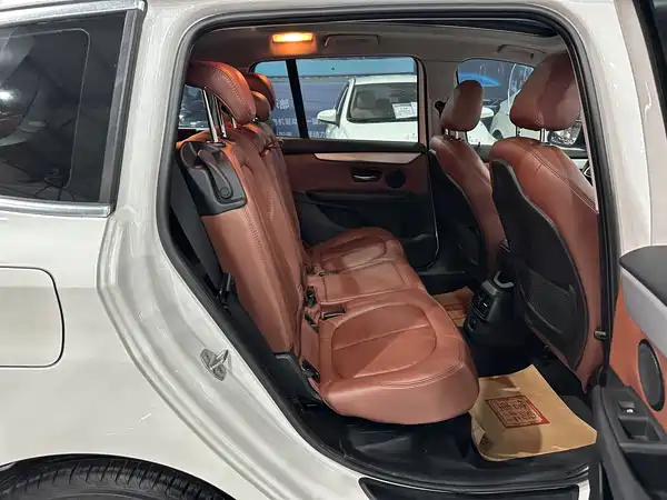 BMW 2 Series Wagon 2015