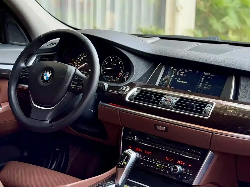 BMW 5 Series GT 2014 — фото 14