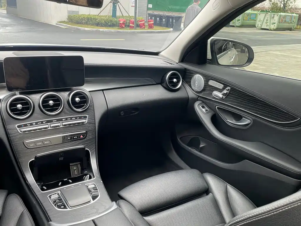 Mercedes-Benz C-Class 2019 — фото 19