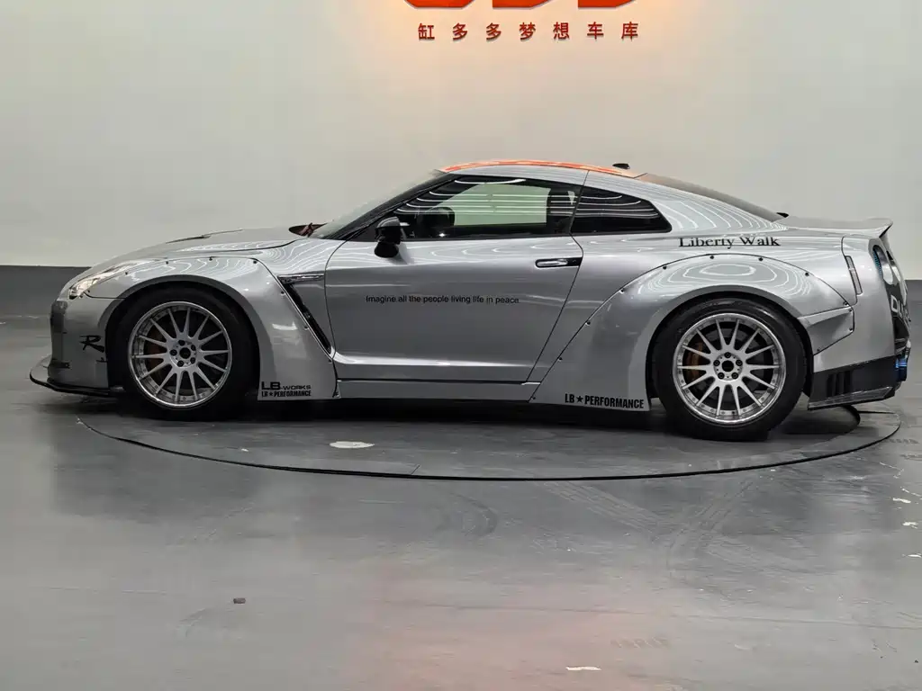 Nissan GT-R 2015 — фото 10