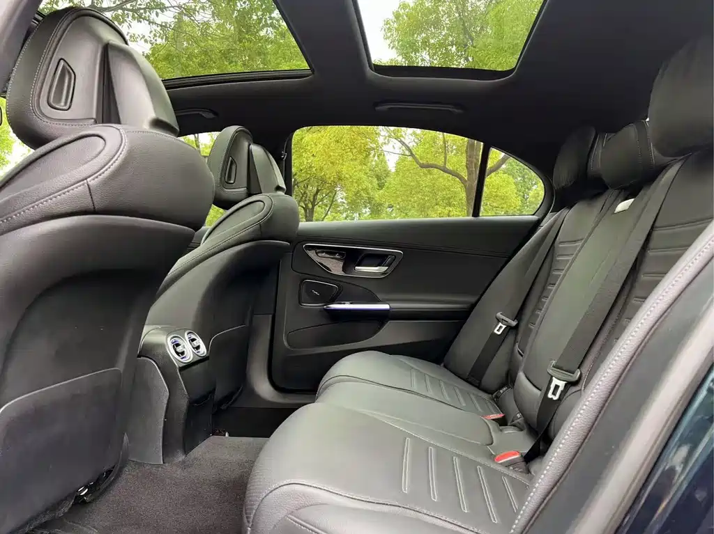 Mercedes-Benz C-Class 2023 — фото 11