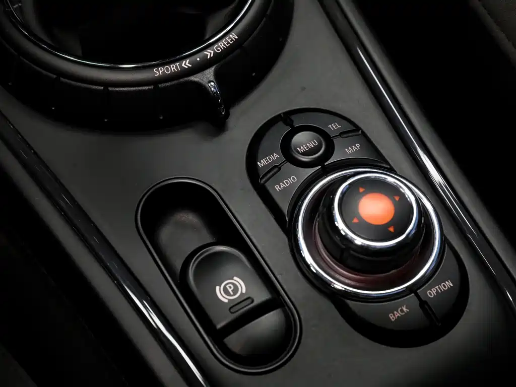 MINI Countryman 2018 — фото 24