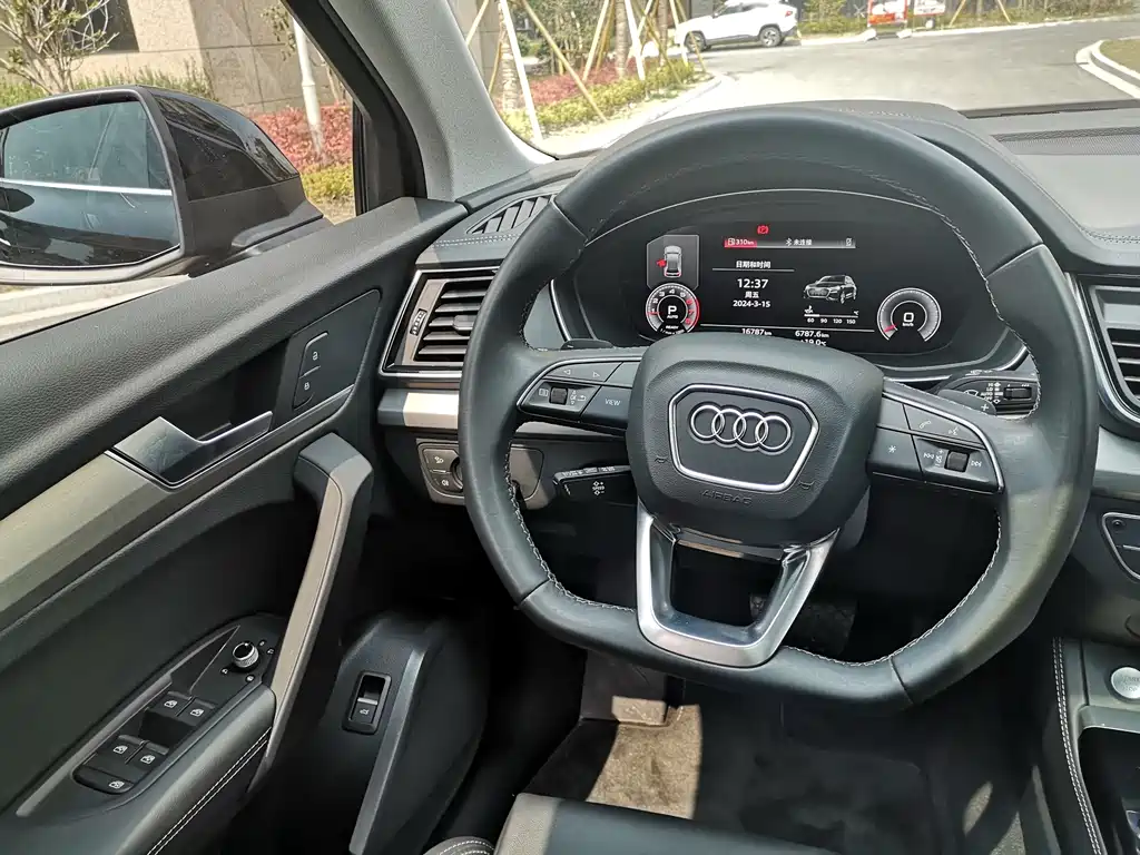 Audi Q5L 2022 — фото 14