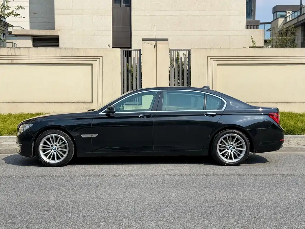BMW 7 Series 2015 — фото 2