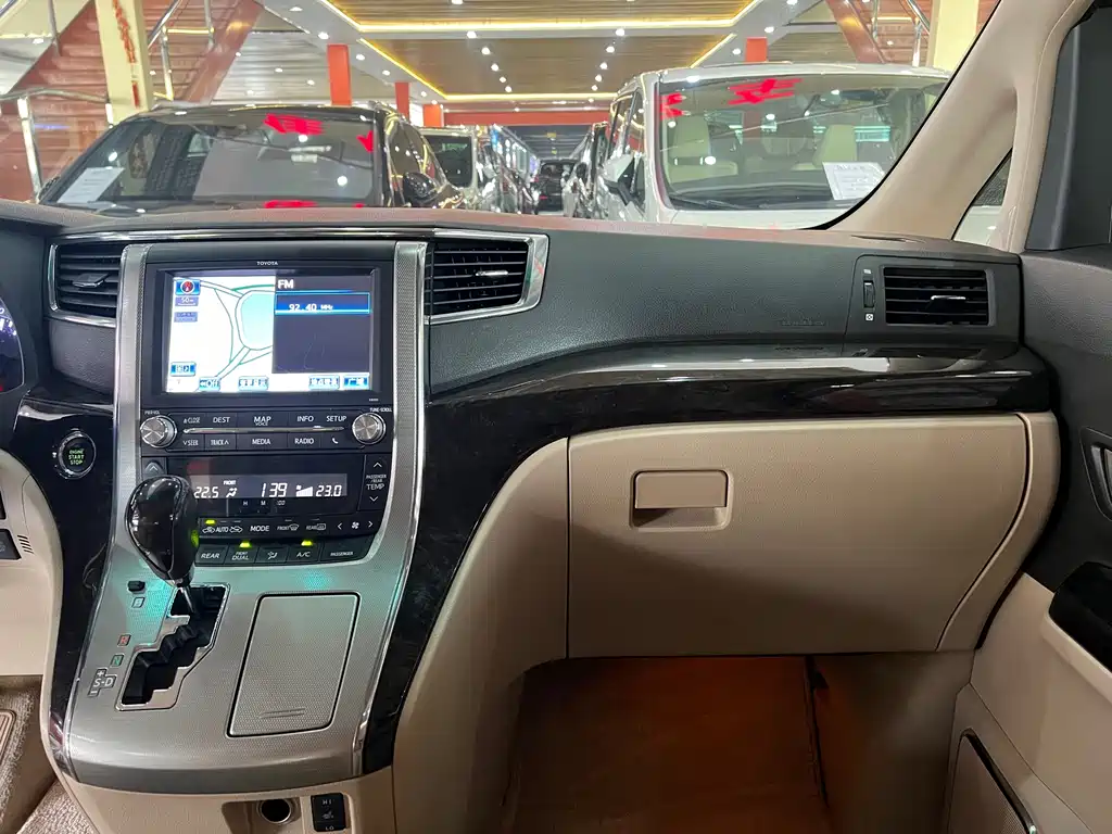 Toyota Alphard 2013 — фото 9