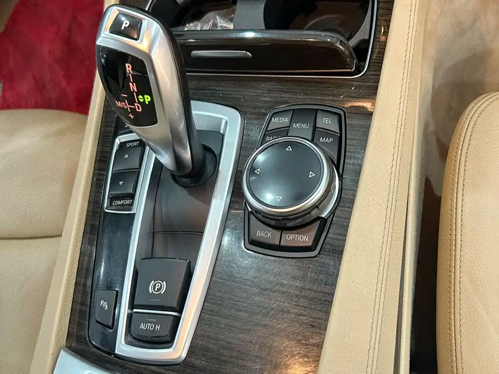 BMW 7 Series 2015 — фото 17