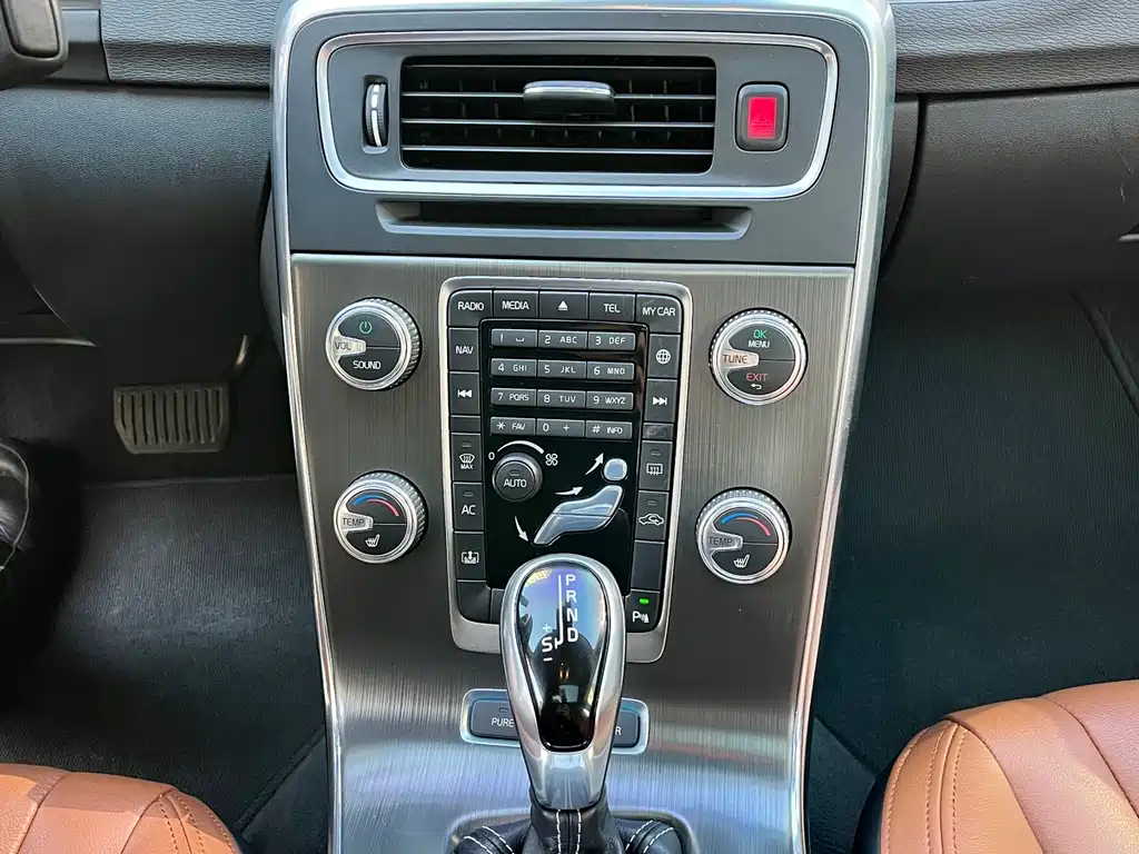 Volvo S60 PHEV 2015 — фото 19