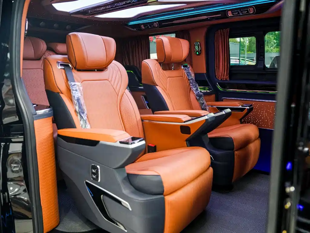 Toyota Hiace 2025 — фото 9