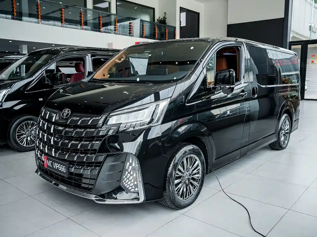 Toyota Hiace 2025 — фото 1