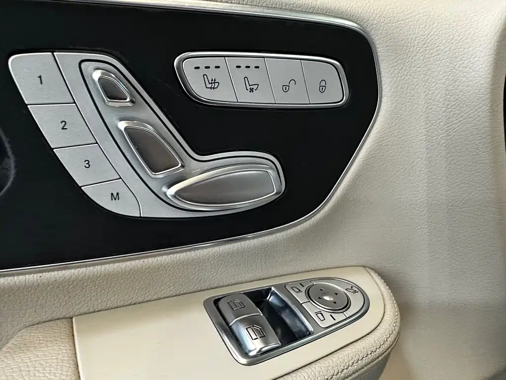 Mercedes-Benz V-Class 2020 — фото 11