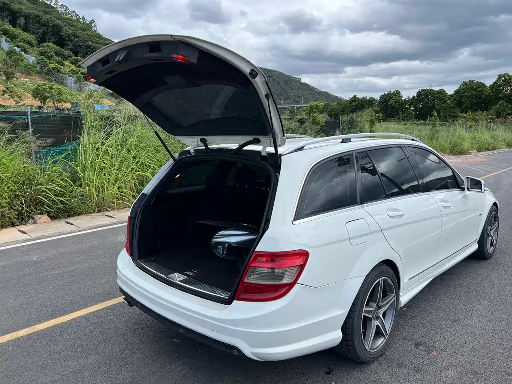 Mercedes-Benz C-Class 2010 — фото 19