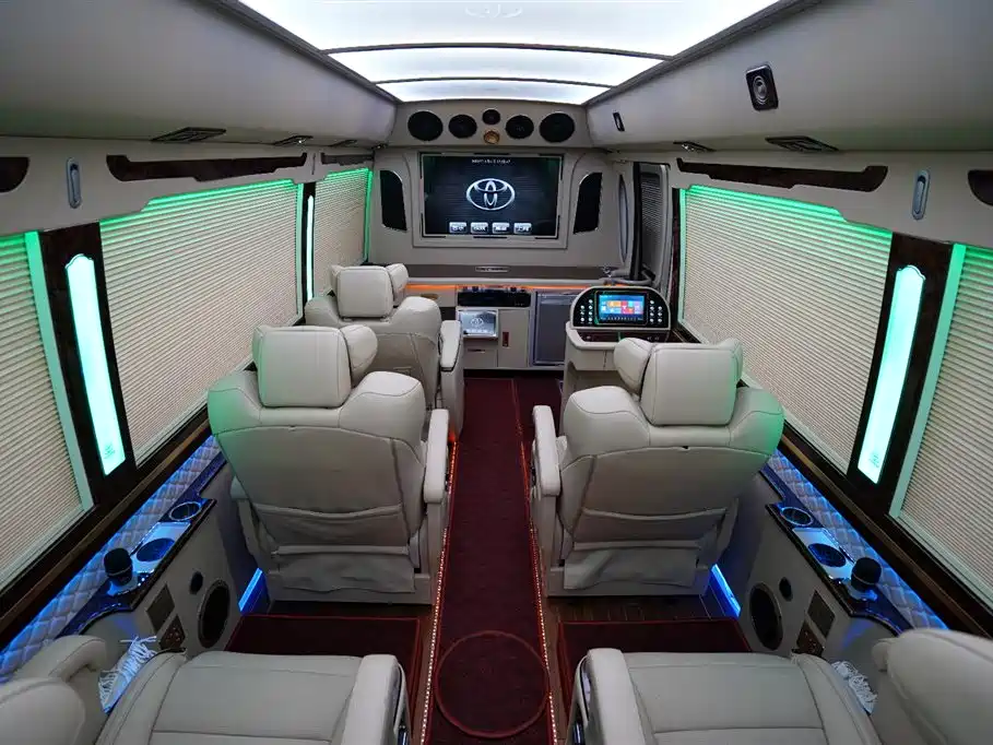 Toyota Coaster 2018 — фото 16