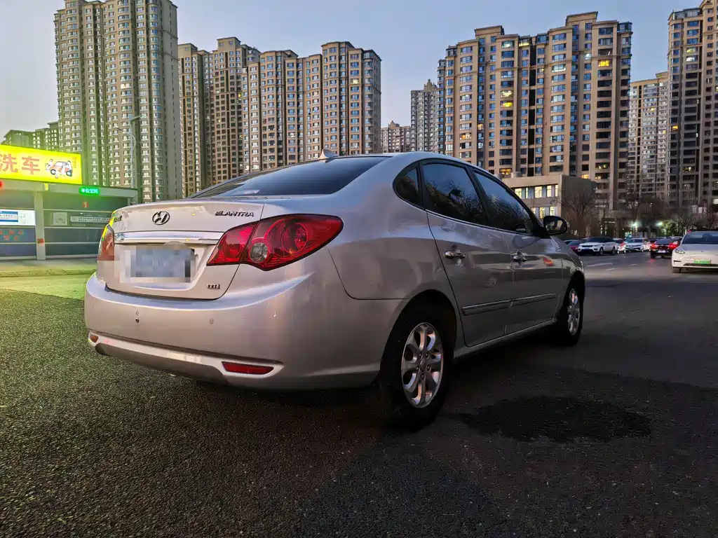 Hyundai Elantra 2011 — фото 4