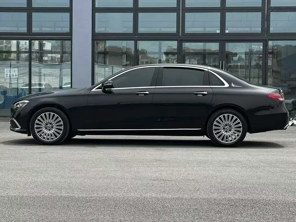 Mercedes-Benz E-Class 2023 — фото 19