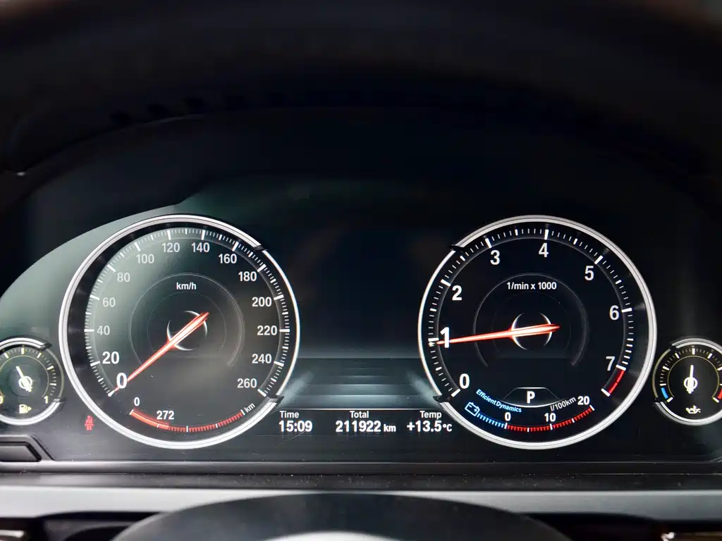 BMW 7 Series 2015 — фото 26