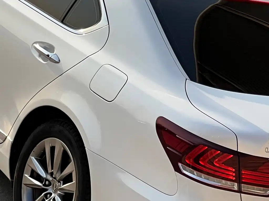 Lexus LS 2016 — фото 14