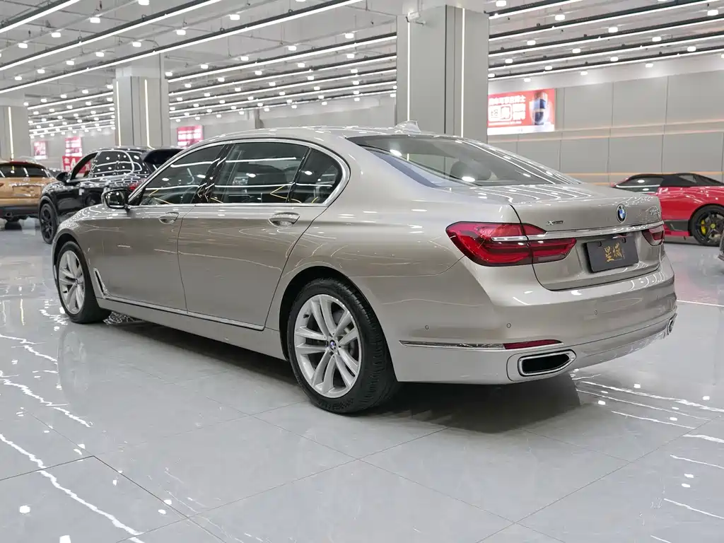 BMW 7 Series 2016 — фото 8